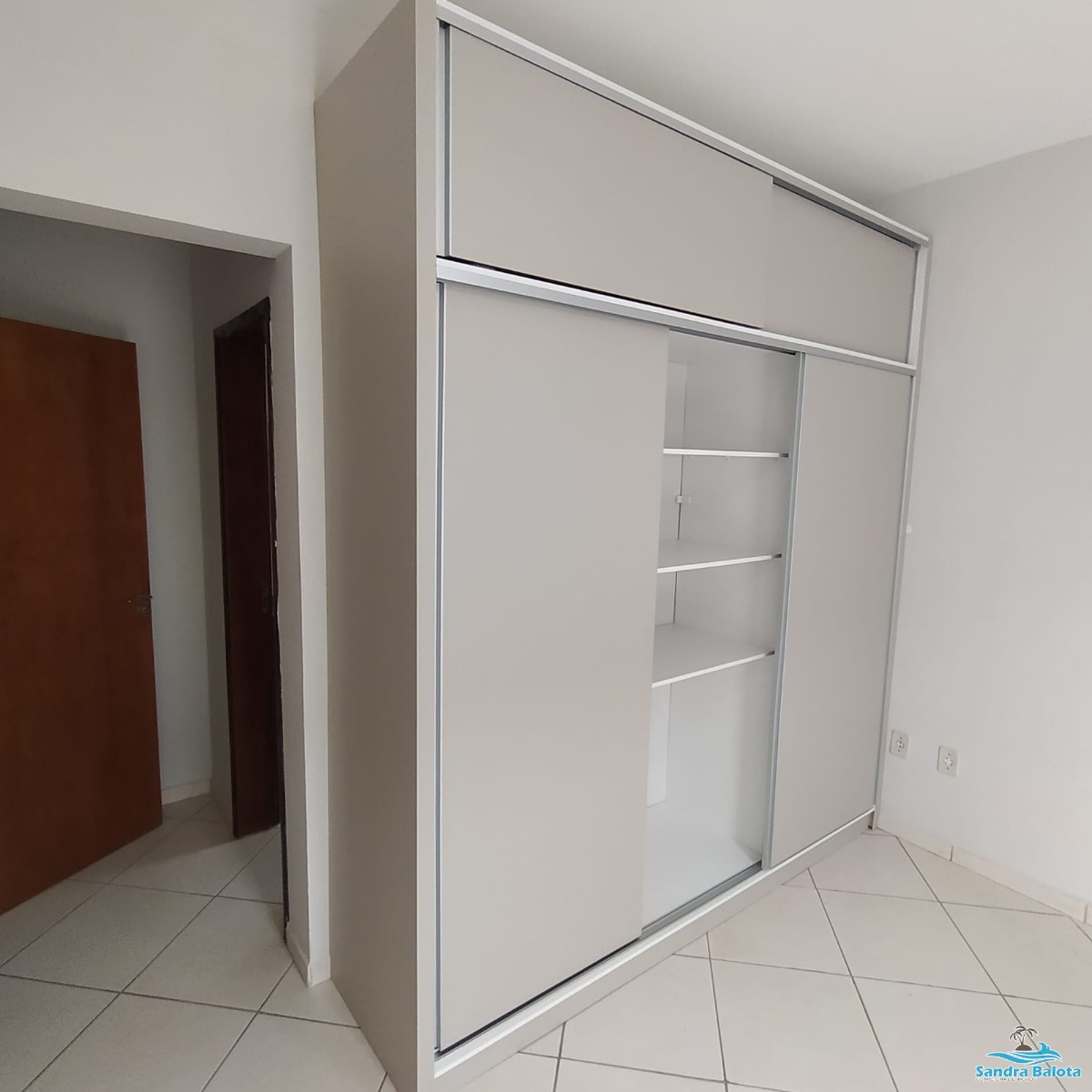 Apartamento de 2 dormitórios sendo 1 suíte/umuarama-ubatuba