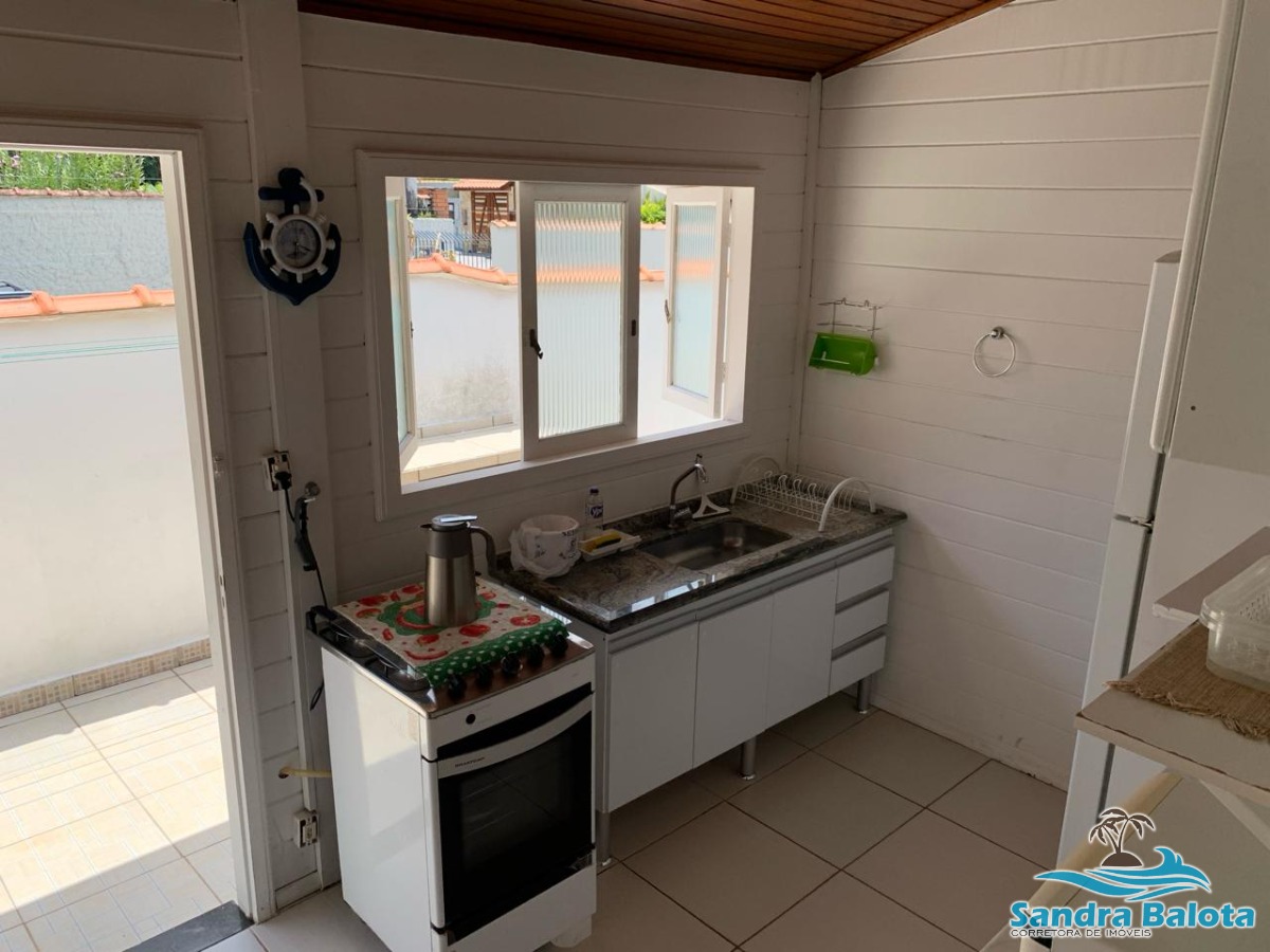 Bela casa a 250 metros da praia