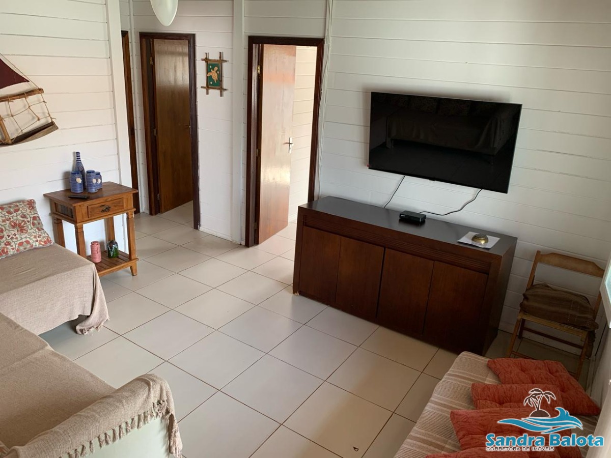 Bela casa a 250 metros da praia