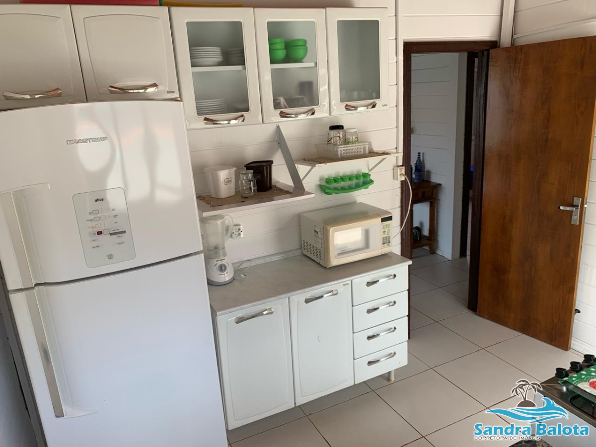 Bela casa a 250 metros da praia