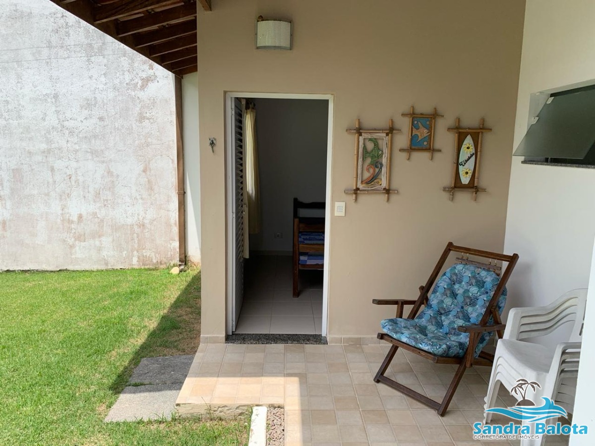Bela casa a 250 metros da praia