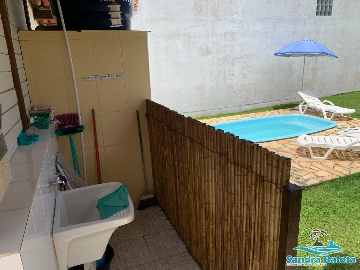 Bela casa a 250 metros da praia