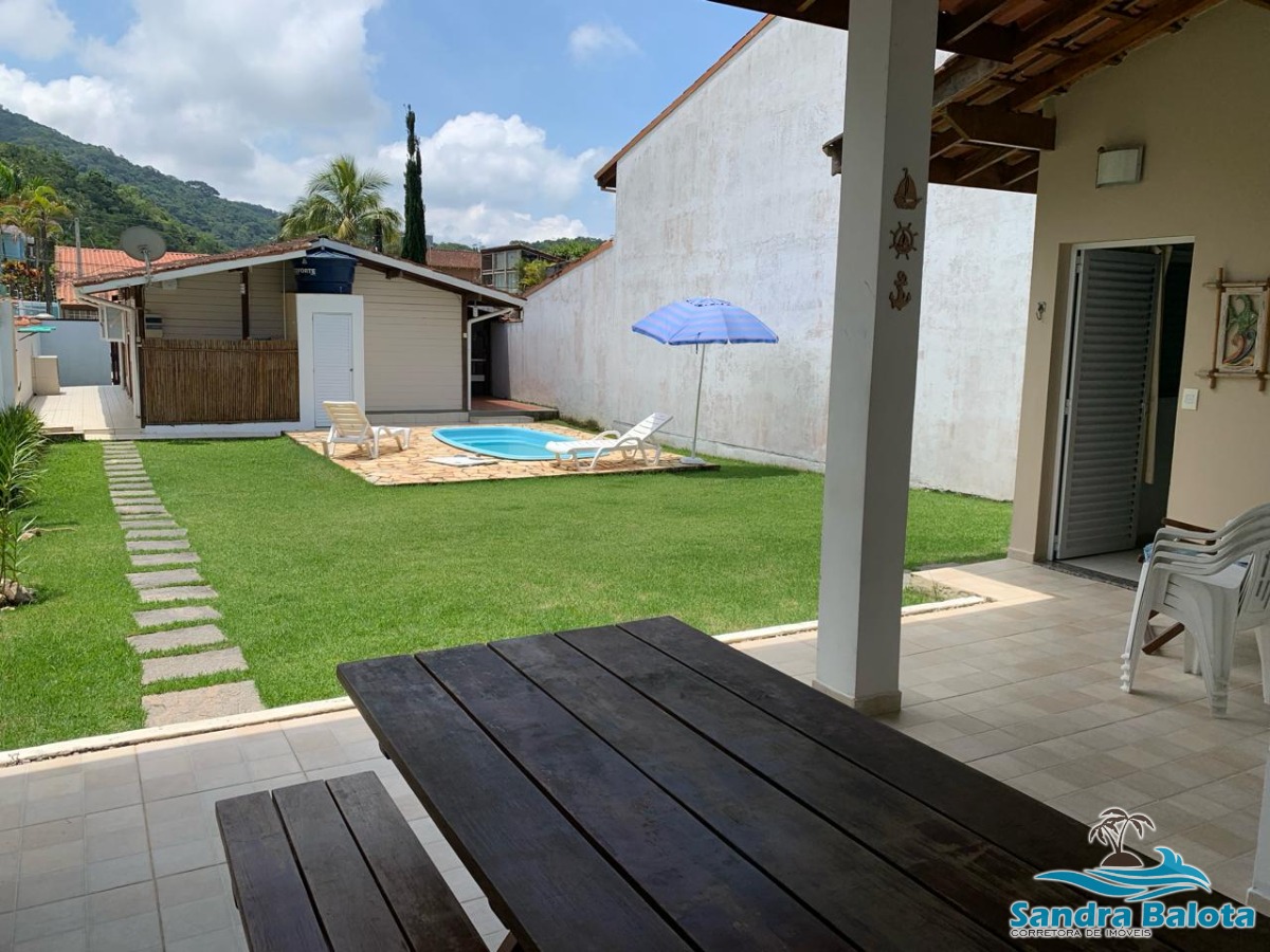 Bela casa a 250 metros da praia