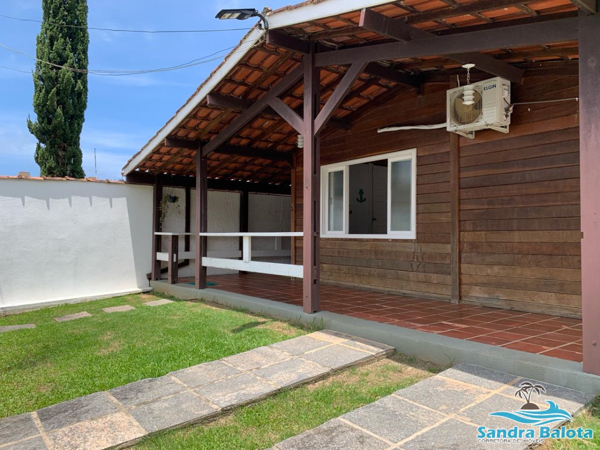 Bela casa a 250 metros da praia
