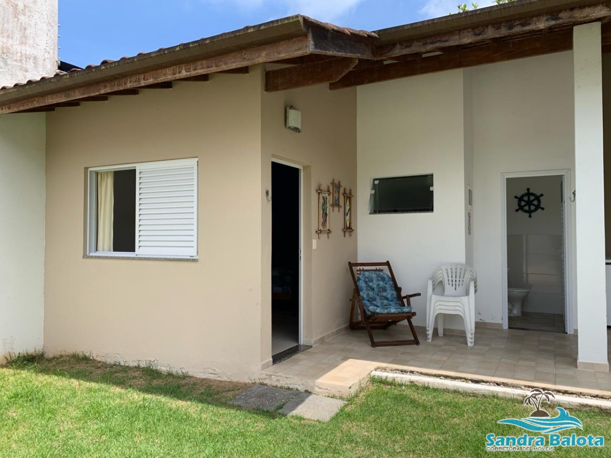 Bela casa a 250 metros da praia