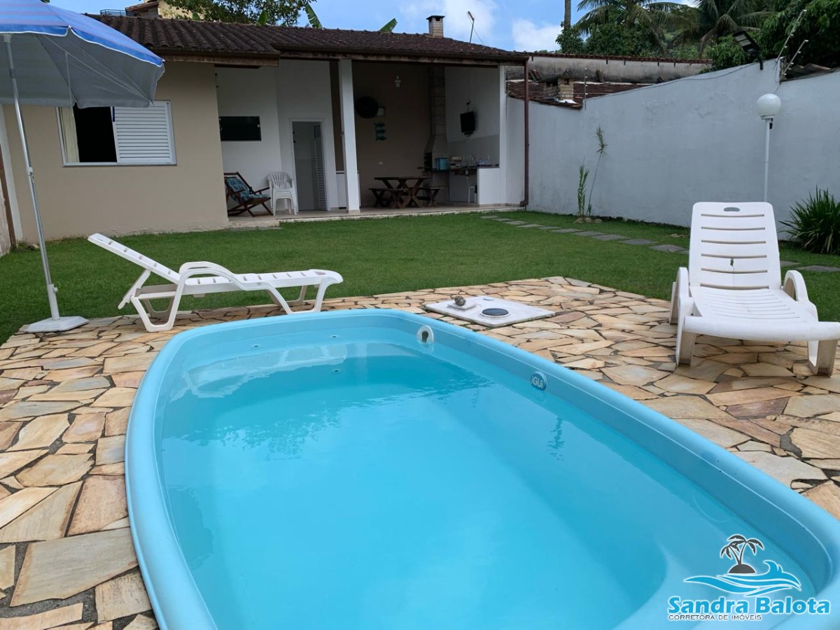 Bela casa a 250 metros da praia