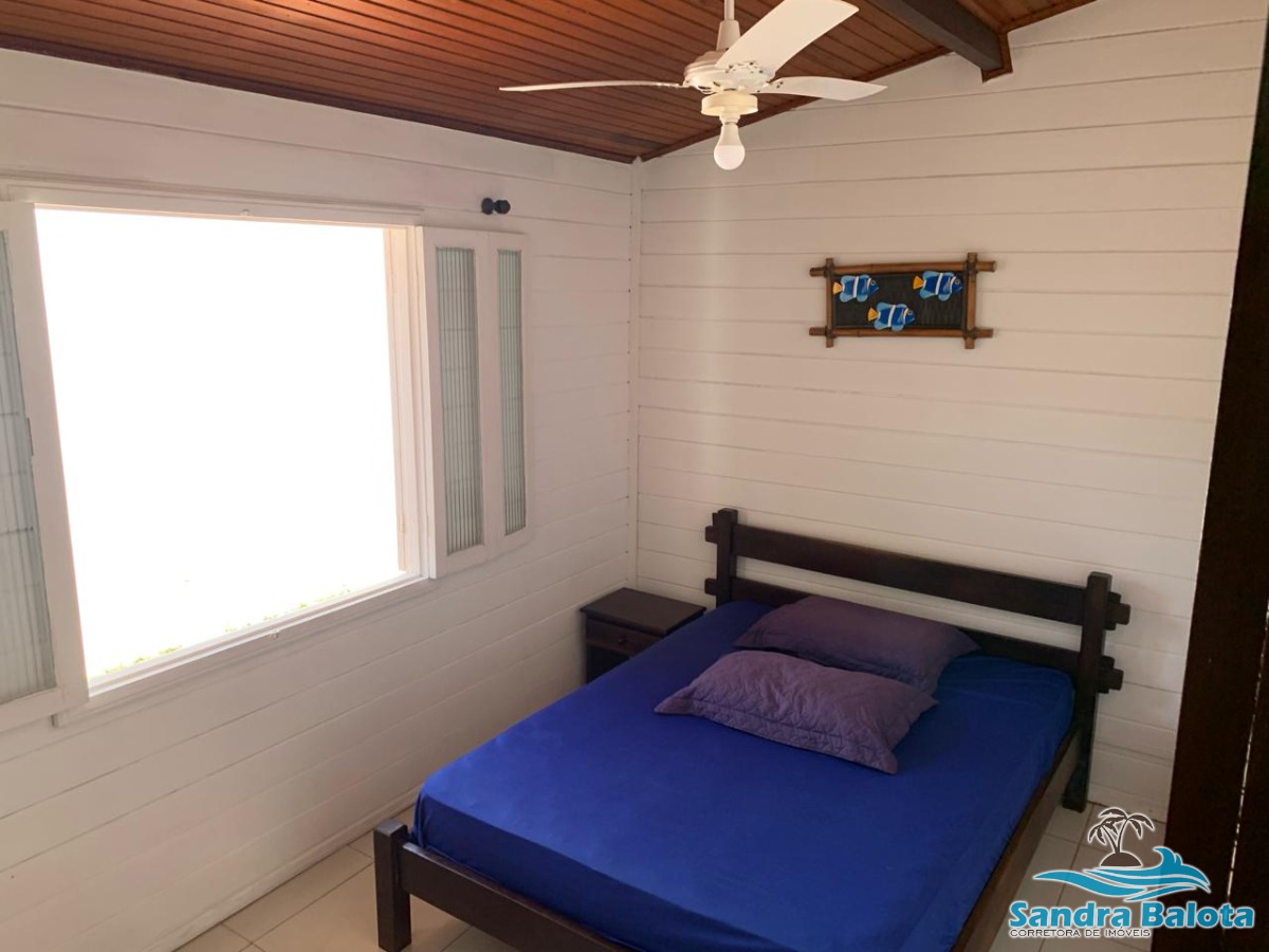 Bela casa a 250 metros da praia
