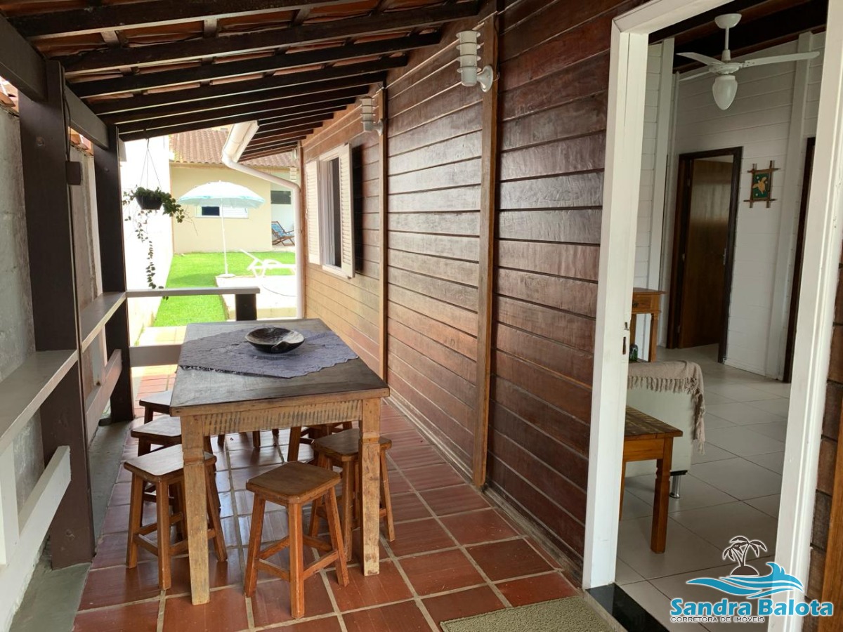 Bela casa a 250 metros da praia