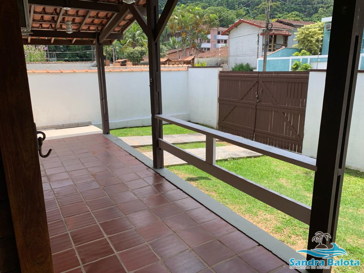 Bela casa a 250 metros da praia