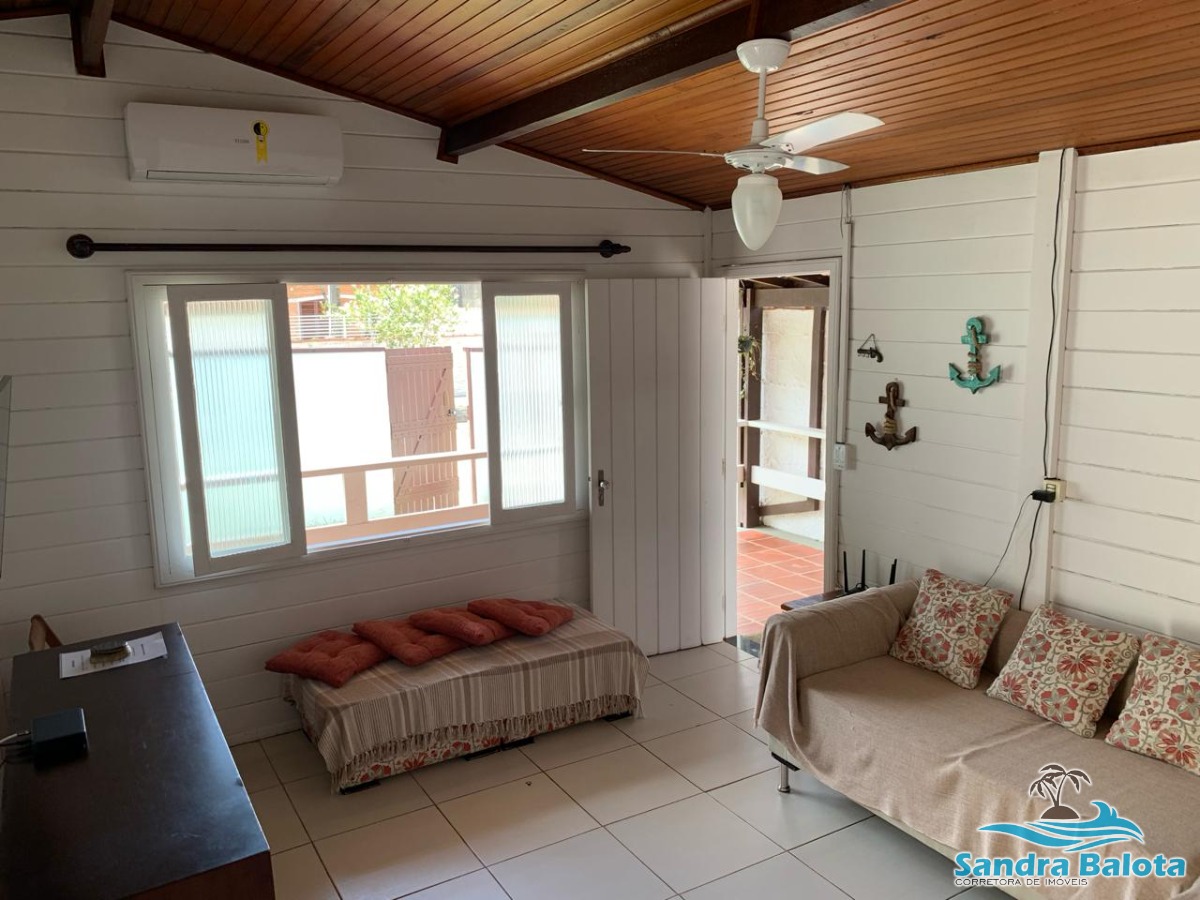 Bela casa a 250 metros da praia