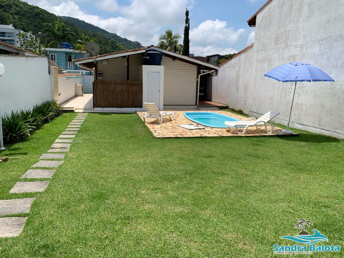 Bela casa a 250 metros da praia