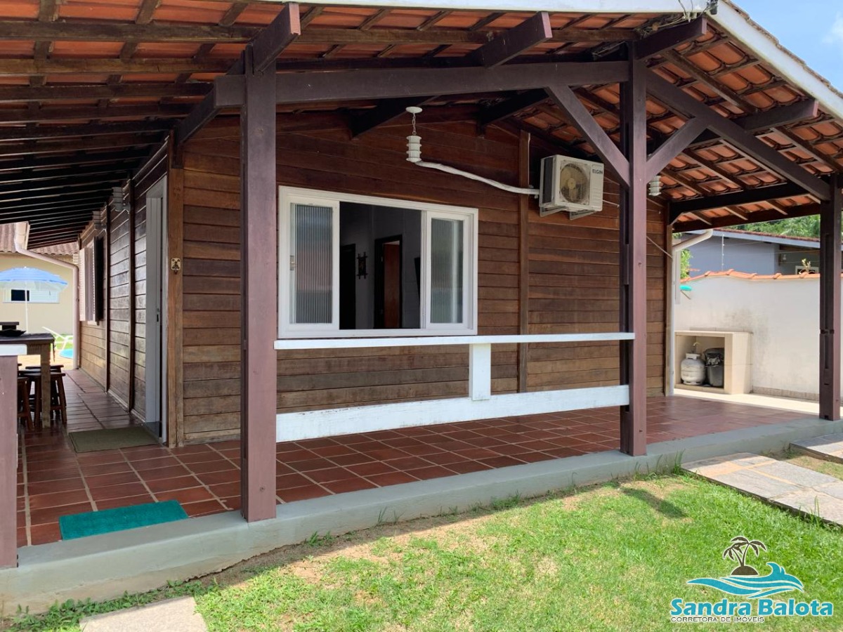 Bela casa a 250 metros da praia