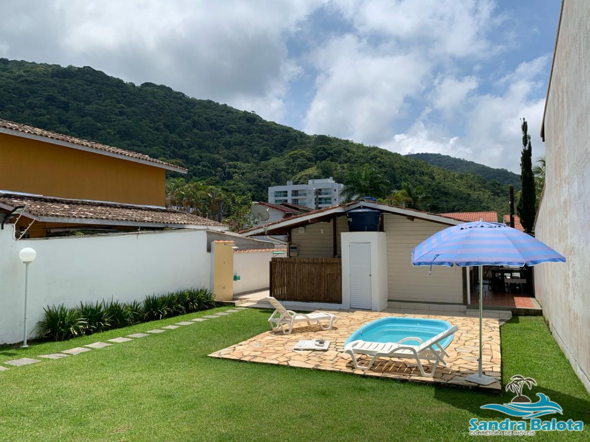 Bela casa a 250 metros da praia