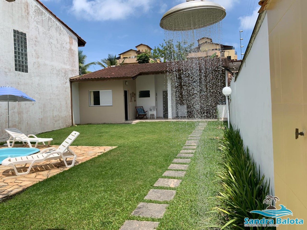 Bela casa a 250 metros da praia