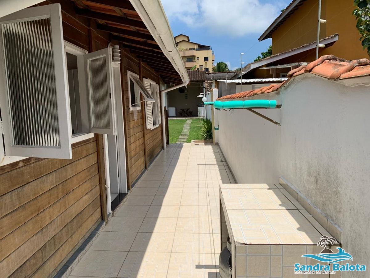 Bela casa a 250 metros da praia