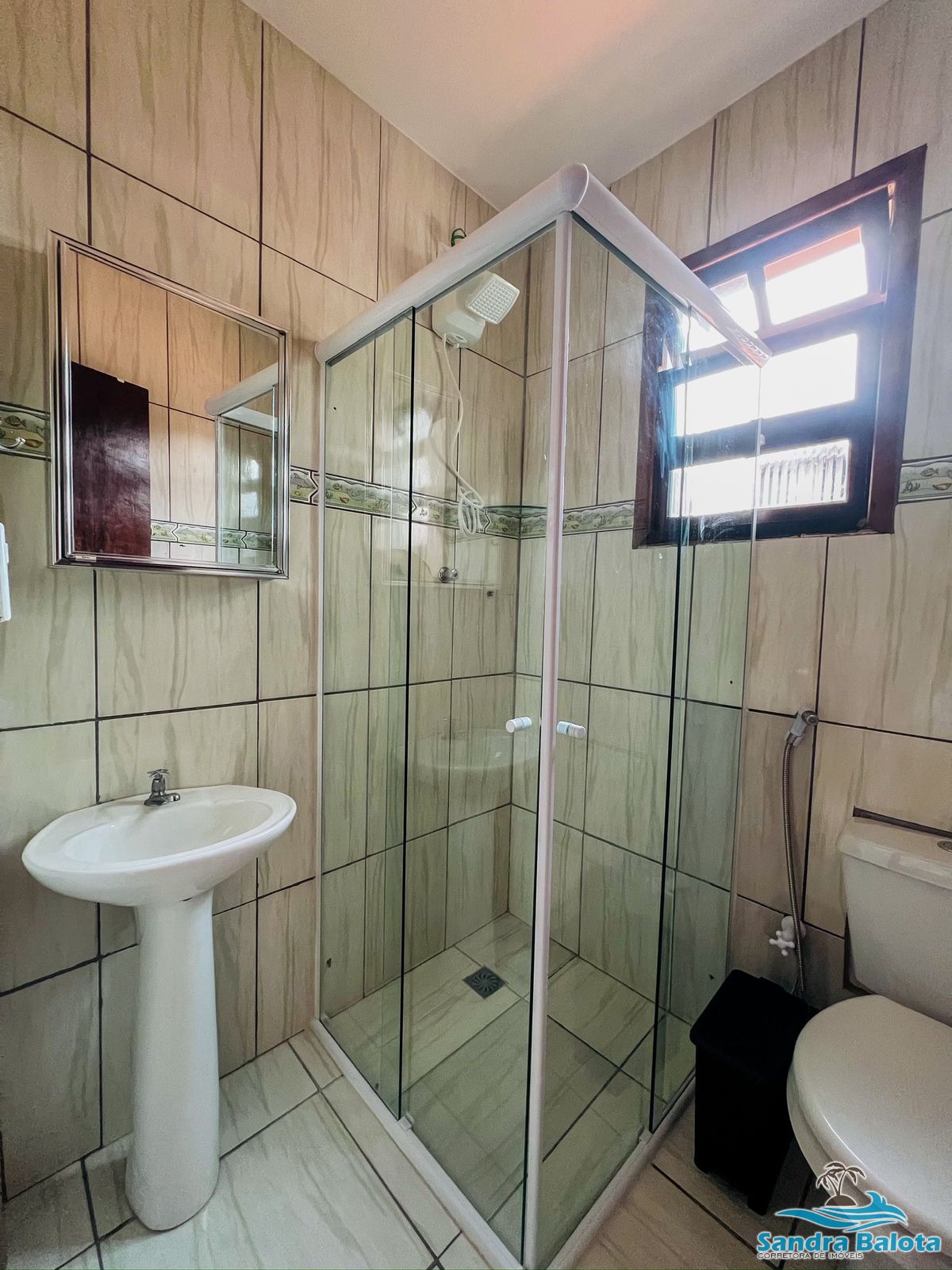 Sobrado com 2 dormitórios sendo uma suíte/Bairro Itaguá