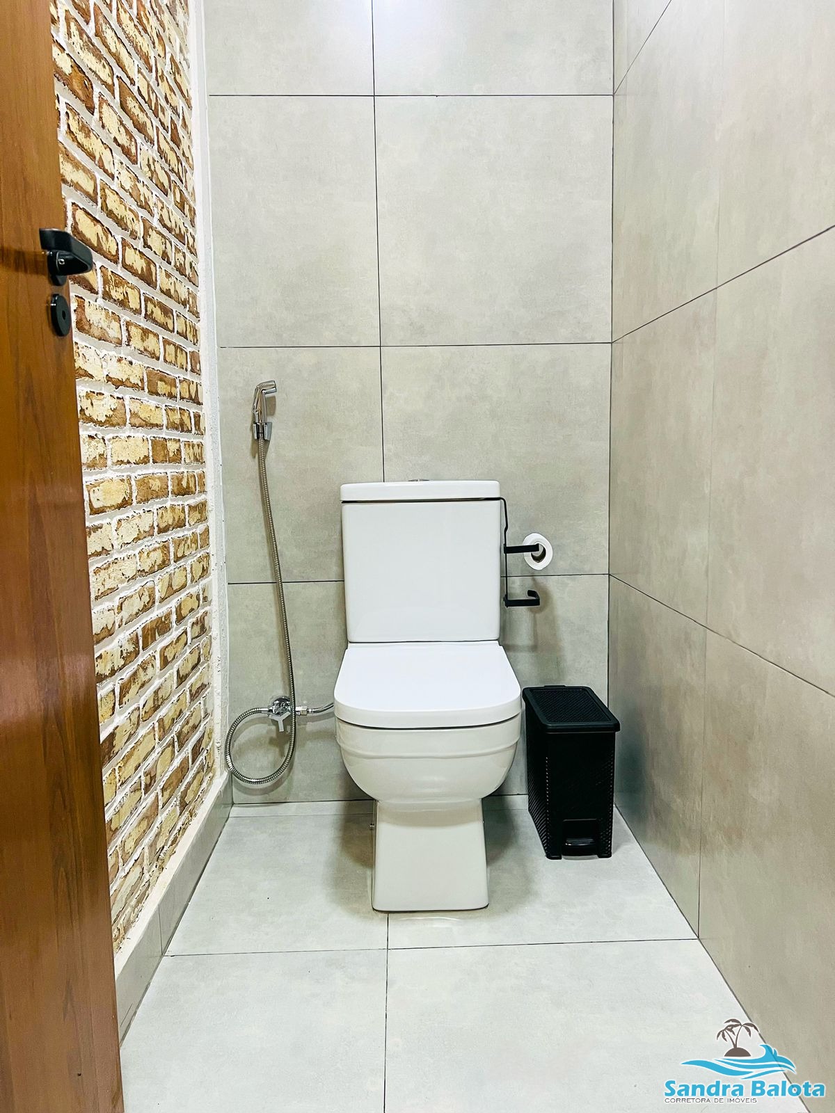 Sobrado com 2 dormitórios sendo uma suíte/Bairro Itaguá