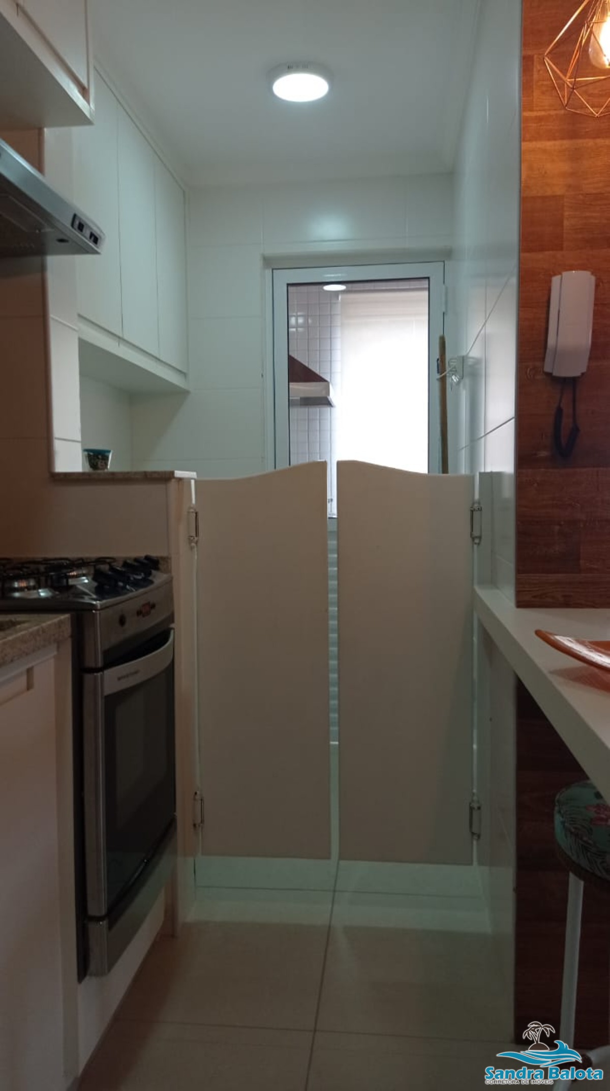 Apartamento à 300 metros da Praia das Toninhas/2 dormitórios