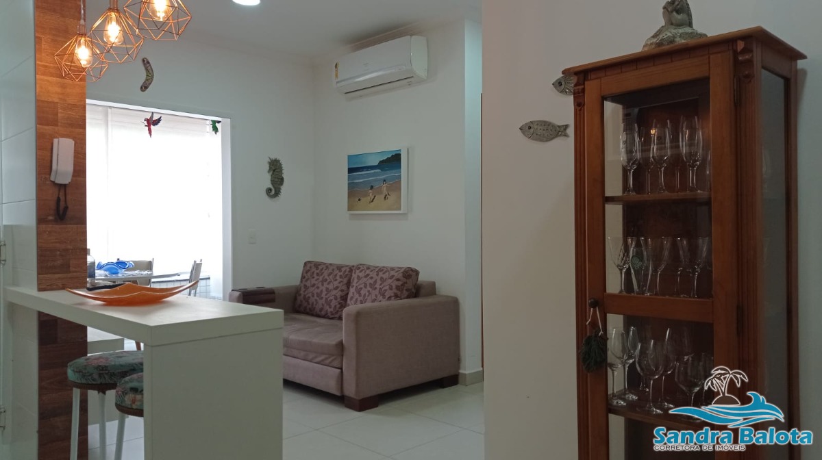 Apartamento à 300 Metros da Praia das Toninhas2 Dormitórios