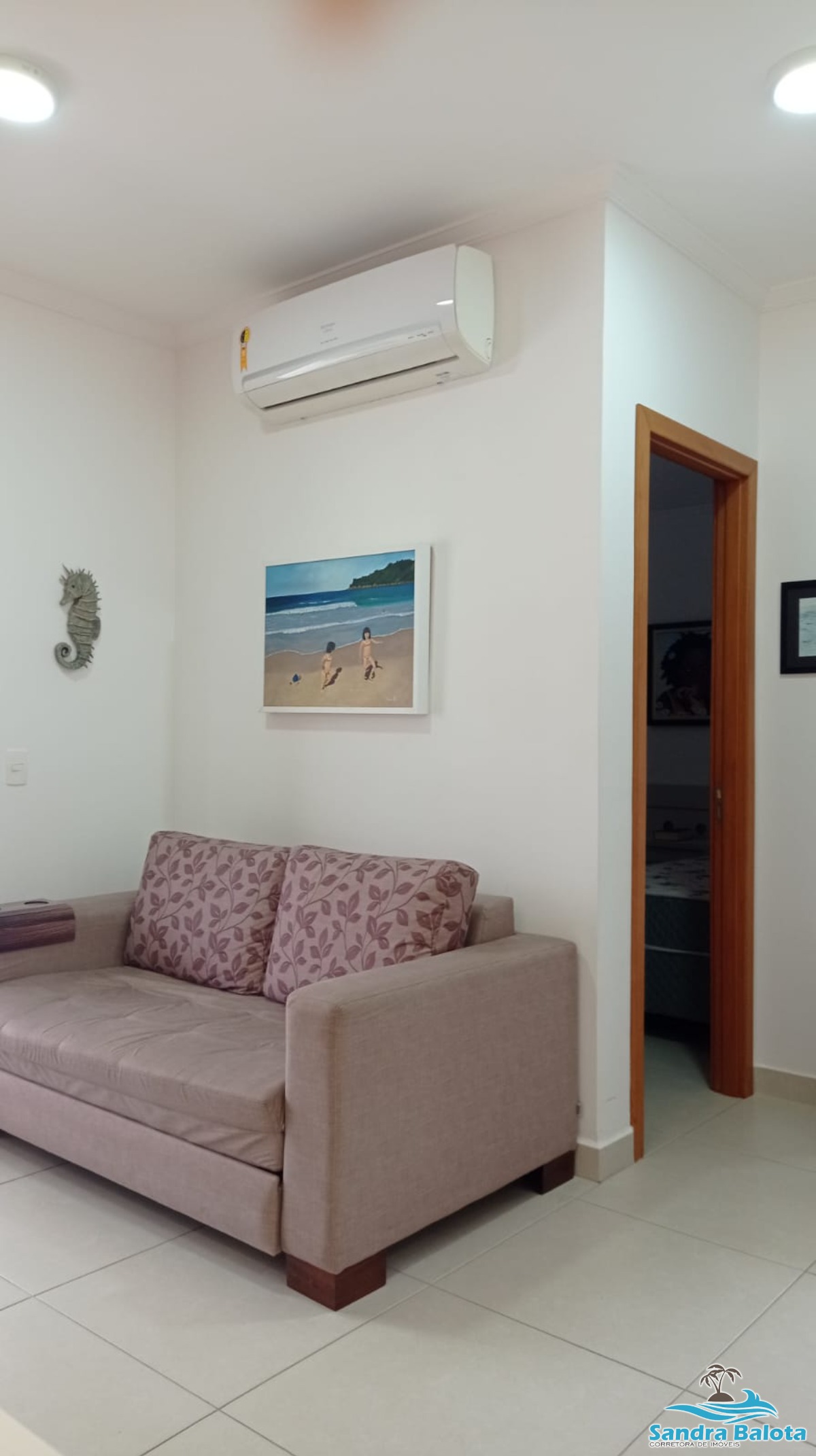 Apartamento à 300 metros da Praia das Toninhas/2 dormitórios