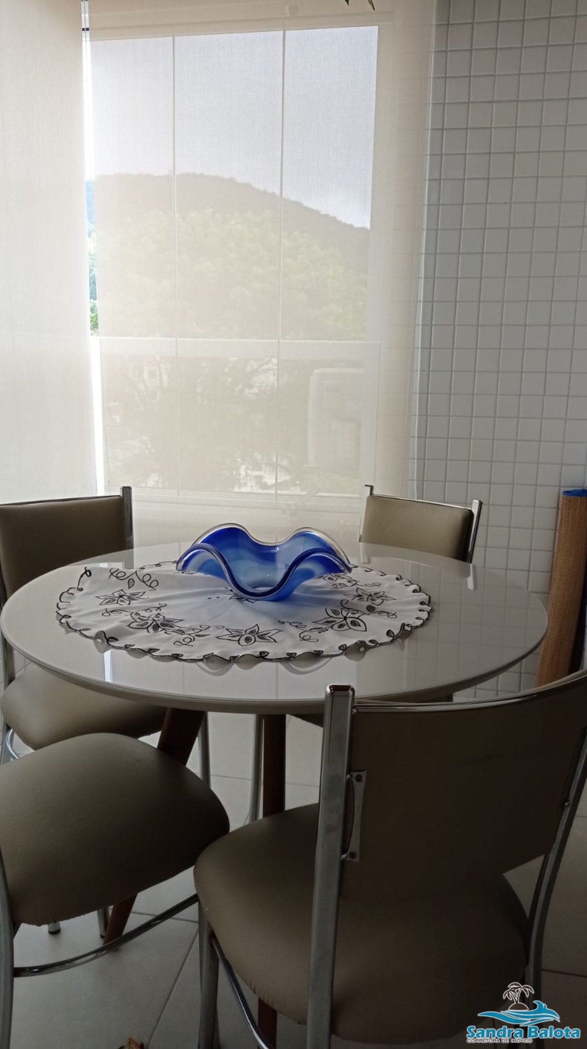 Apartamento à 300 metros da Praia das Toninhas/2 dormitórios
