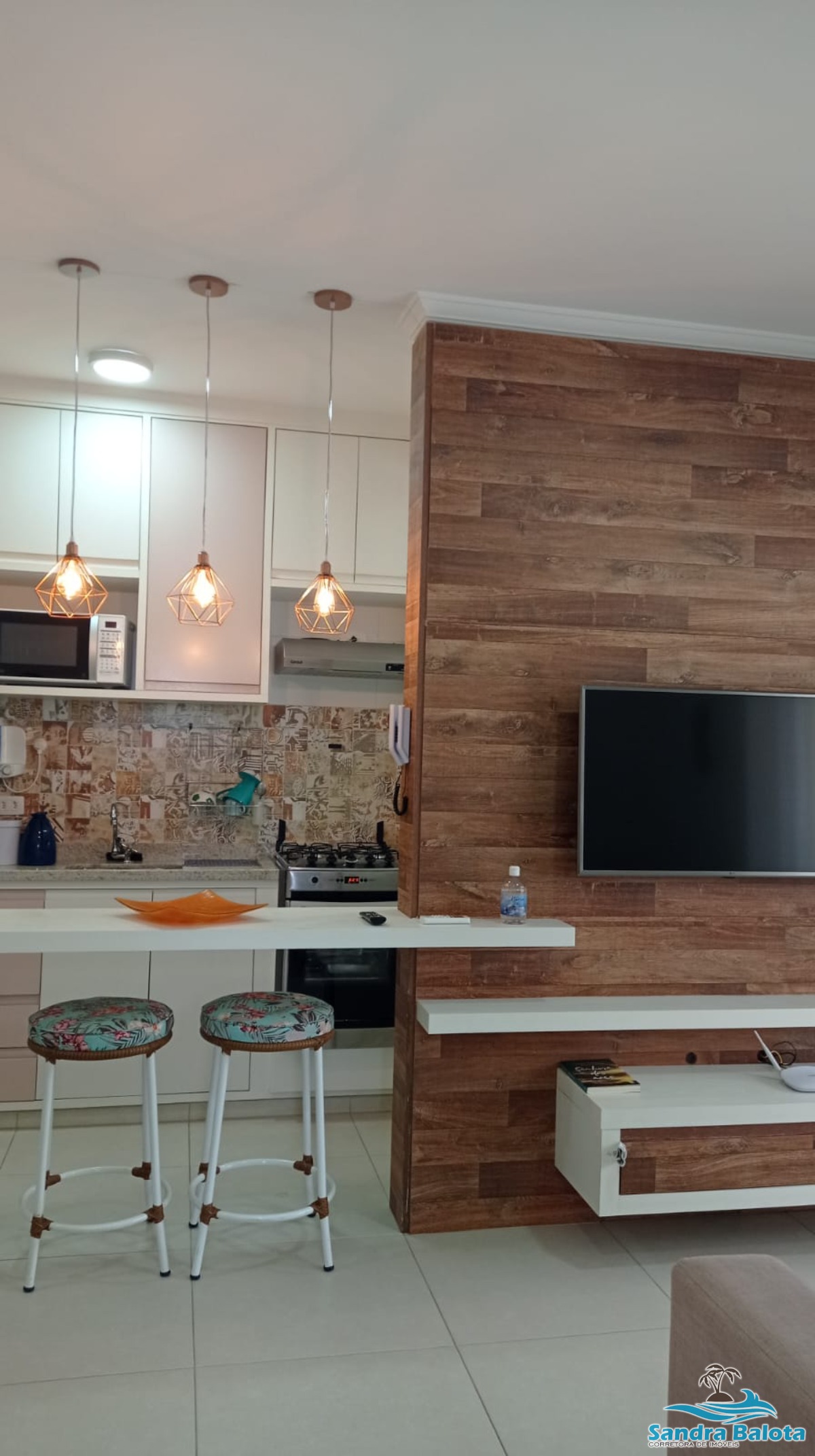 Apartamento à 300 metros da Praia das Toninhas/2 dormitórios