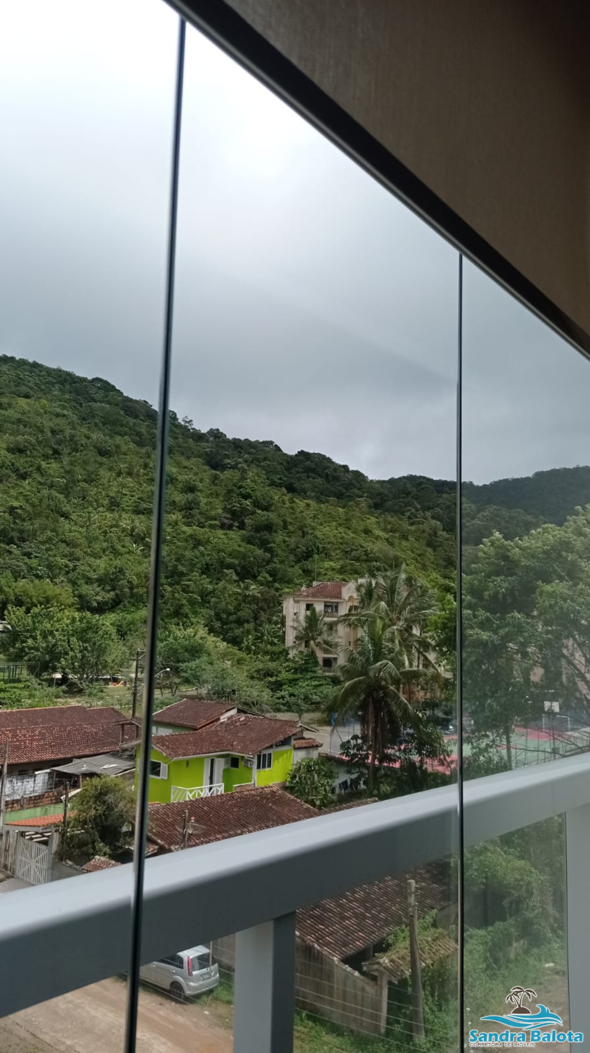 Apartamento à 300 metros da Praia das Toninhas/2 dormitórios