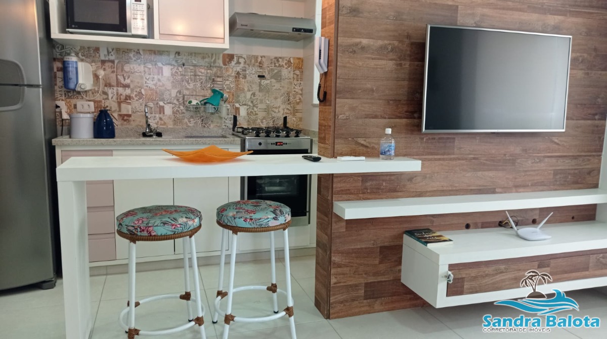Apartamento à 300 metros da Praia das Toninhas/2 dormitórios