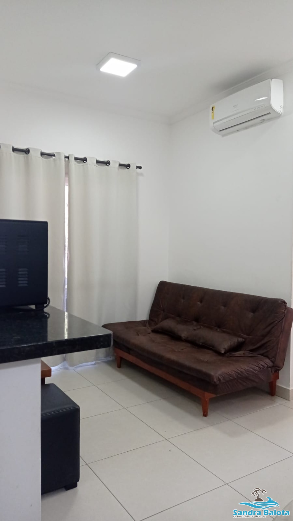 Apartamento mobiliado com 2 dormitórios (1 suíte) toninhas