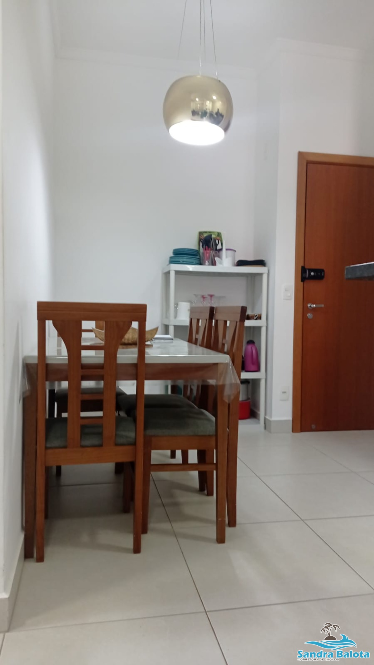 Apartamento mobiliado com 2 dormitórios (1 suíte) toninhas