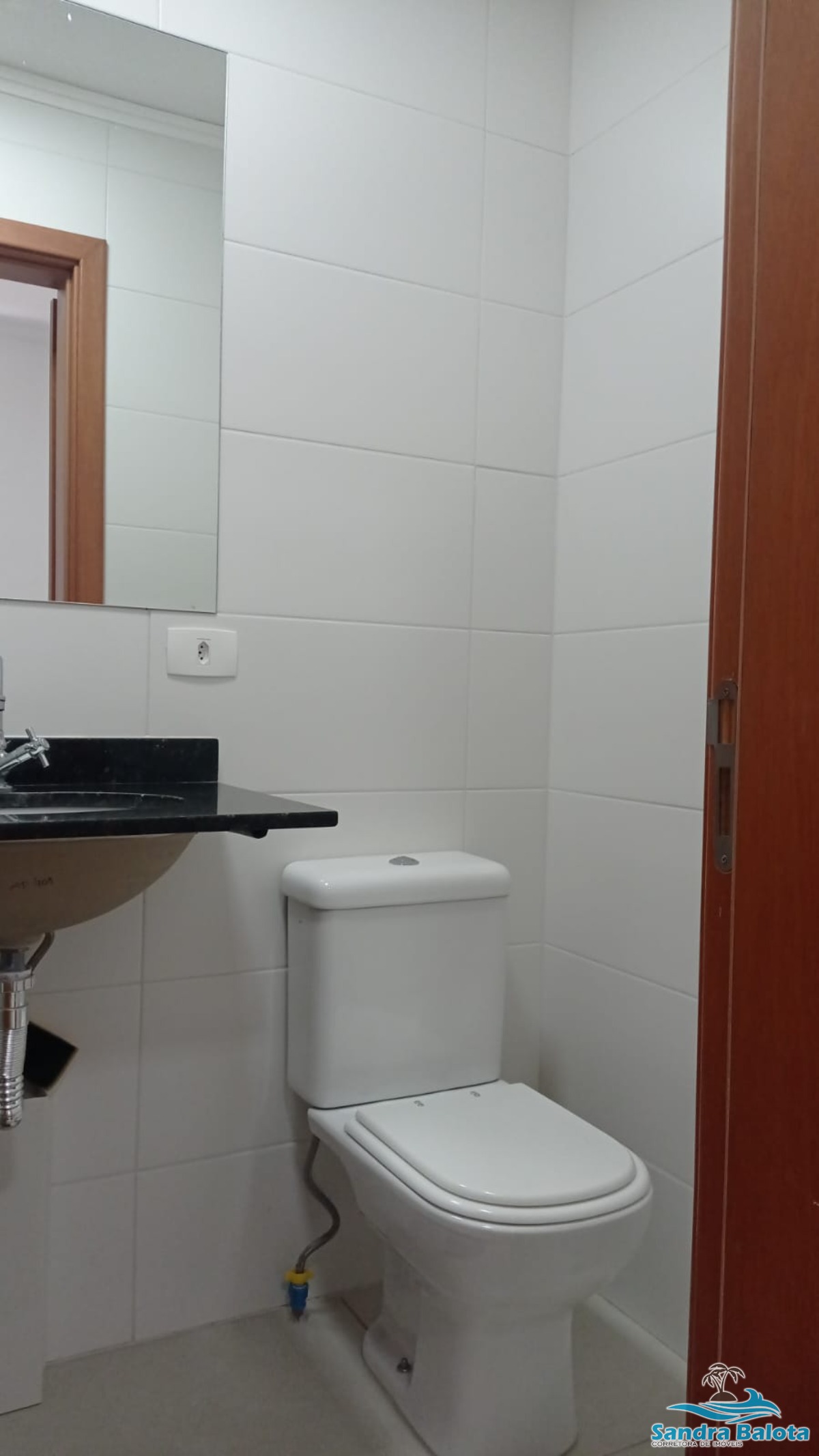 Apartamento mobiliado com 2 dormitórios (1 suíte) toninhas
