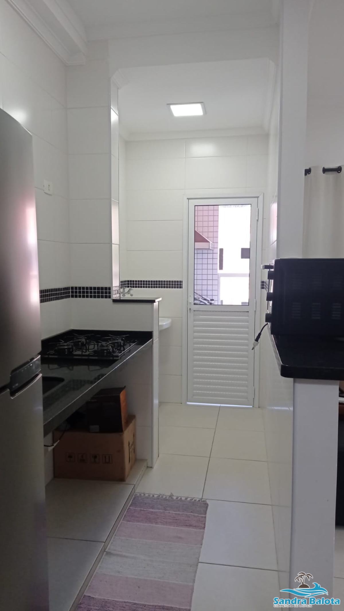 Apartamento mobiliado com 2 dormitórios (1 suíte) toninhas
