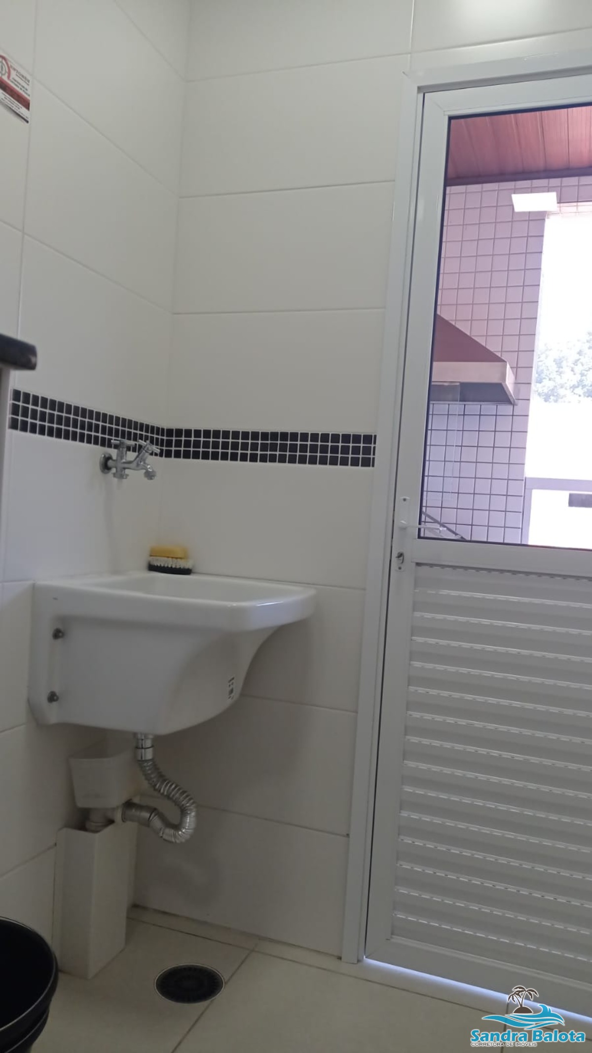 Apartamento mobiliado com 2 dormitórios (1 suíte) toninhas