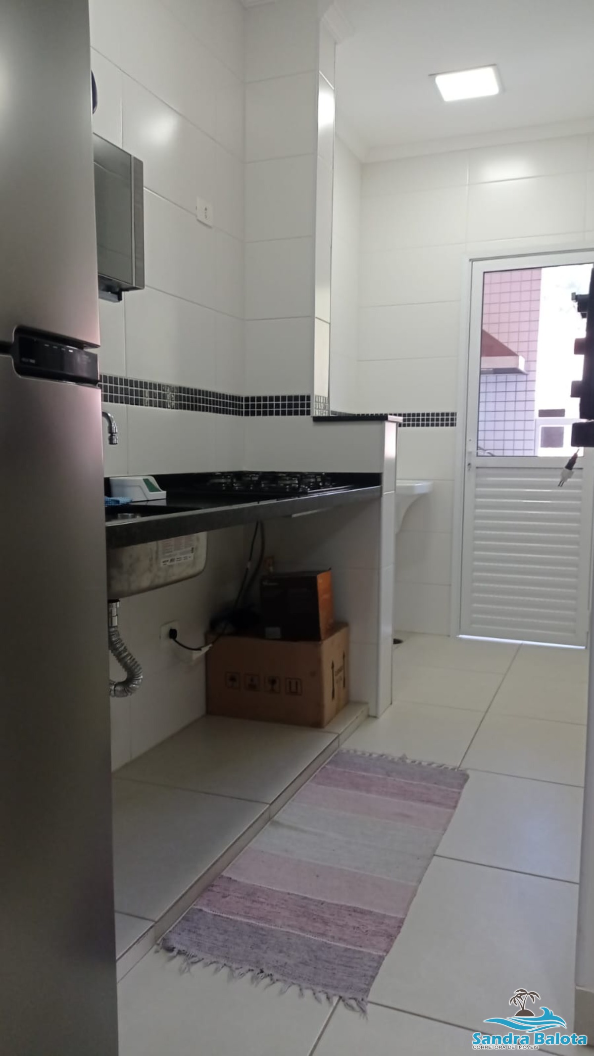 Apartamento mobiliado com 2 dormitórios (1 suíte) toninhas