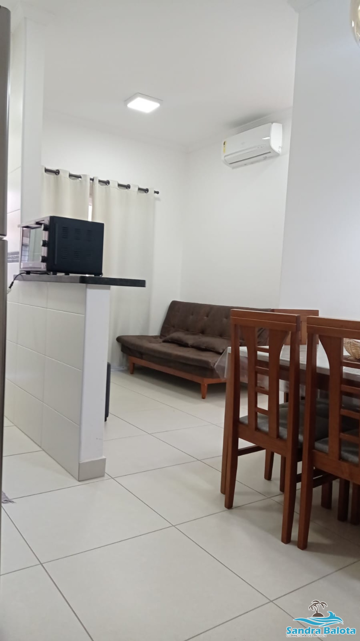 Apartamento mobiliado com 2 dormitórios (1 suíte) toninhas