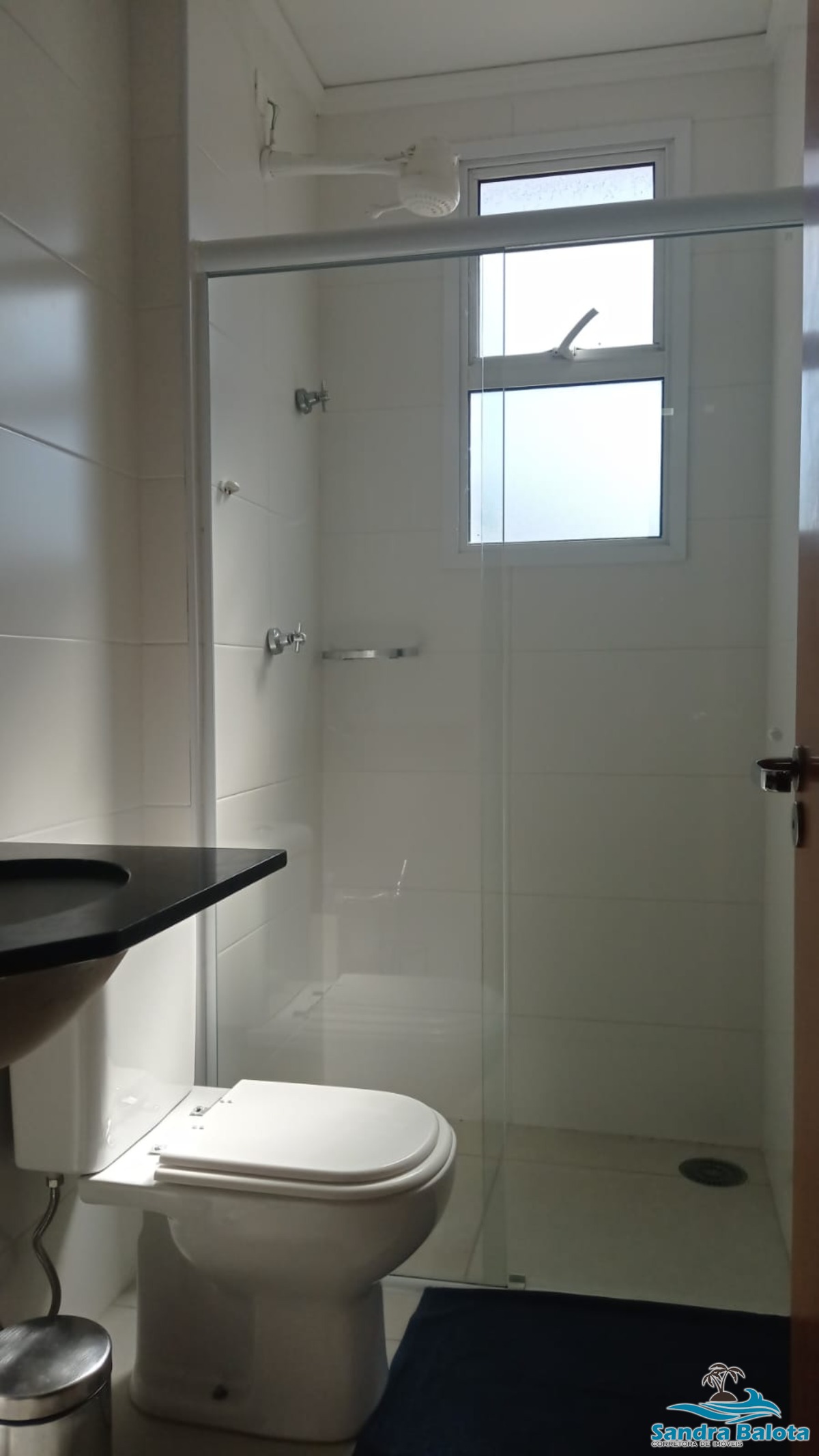 Apartamento mobiliado com 2 dormitórios (1 suíte) toninhas