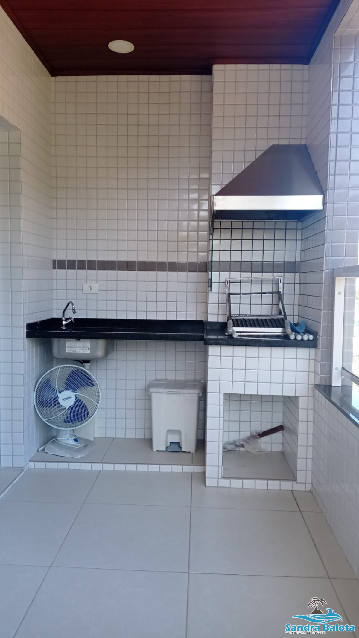 Apartamento mobiliado com 2 dormitórios (1 suíte) toninhas