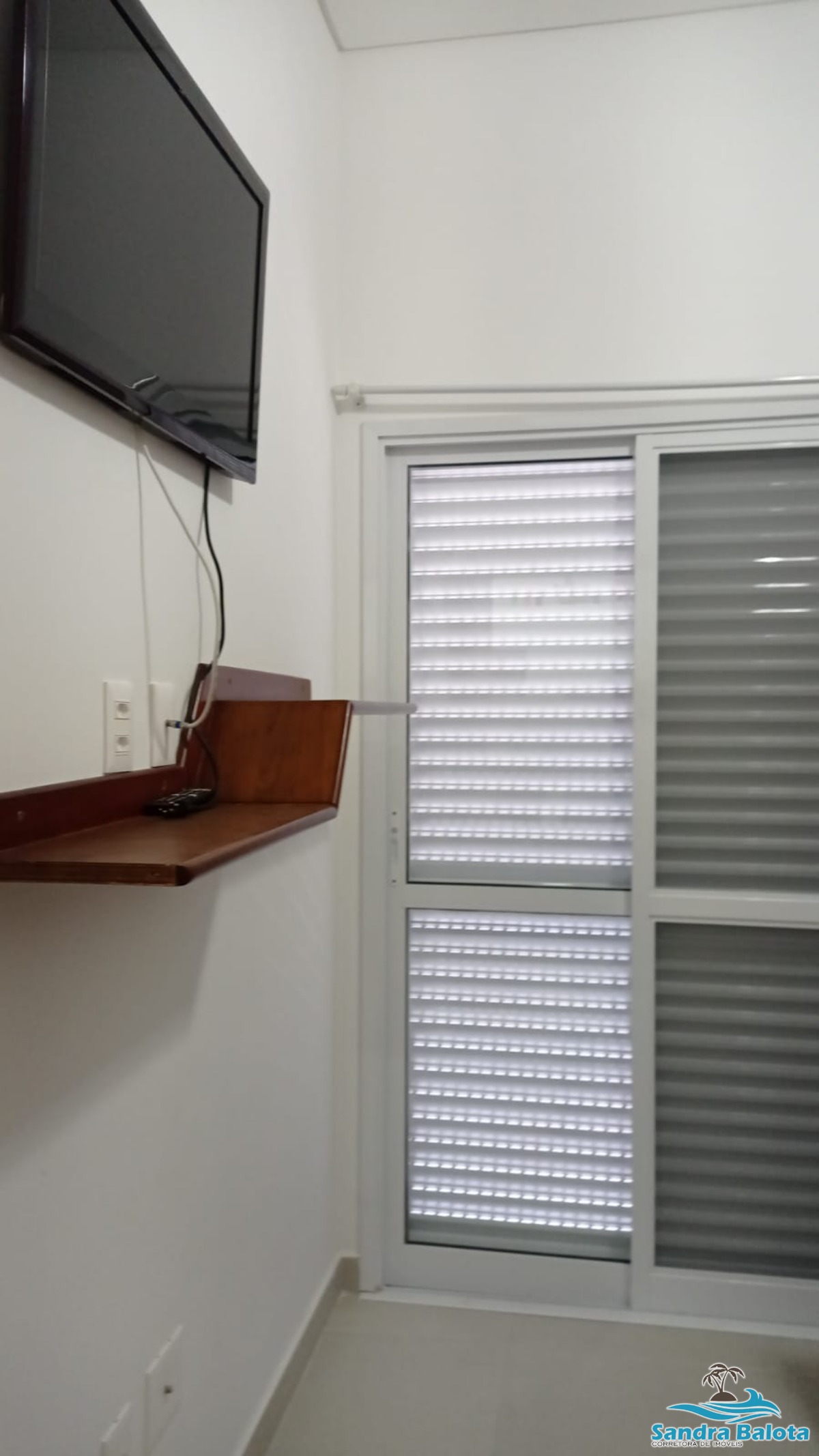 Apartamento de 1 dormitório a 300 metros da praia das Toninhas