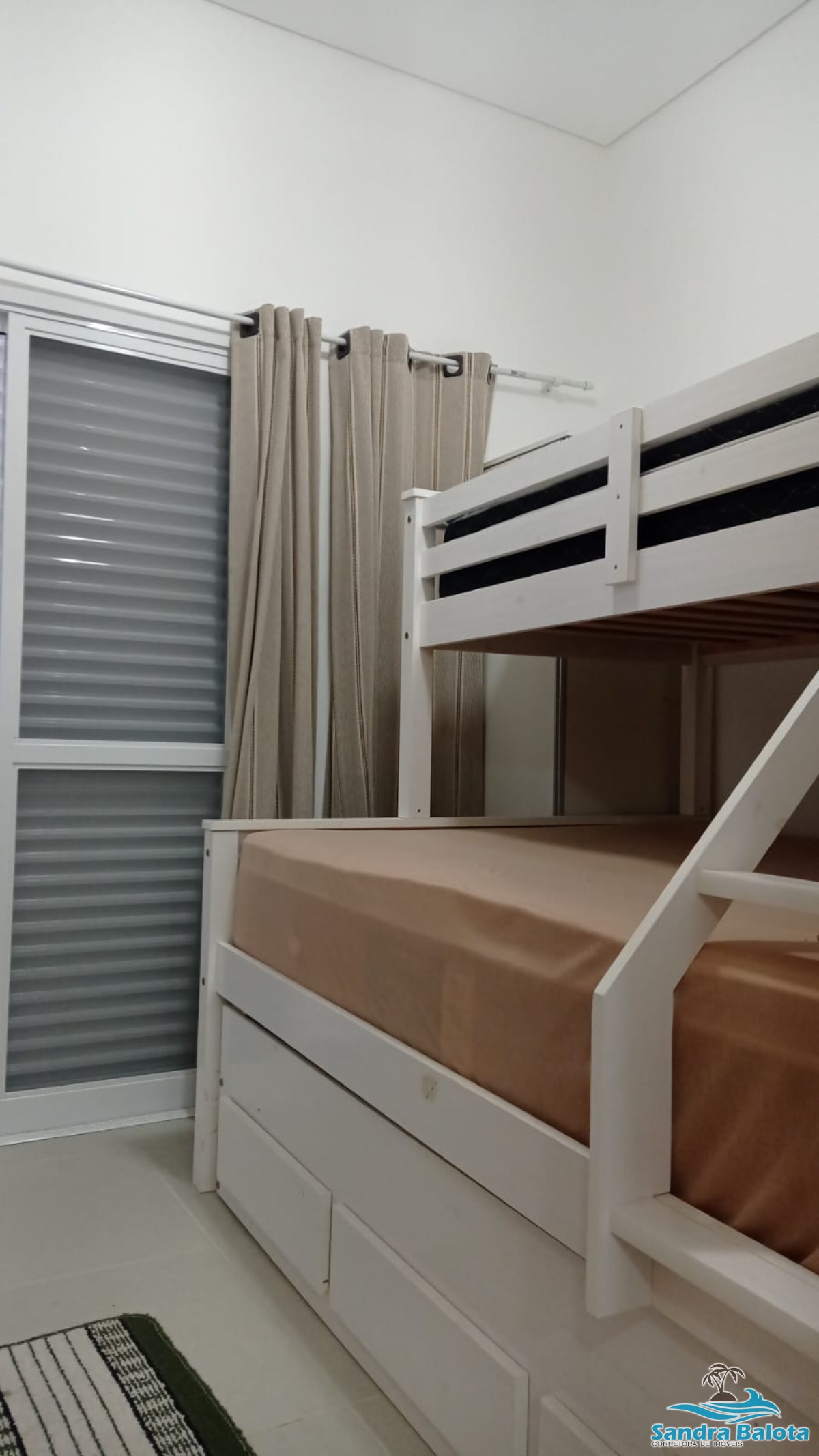Apartamento de 1 dormitório a 300 metros da praia das Toninhas