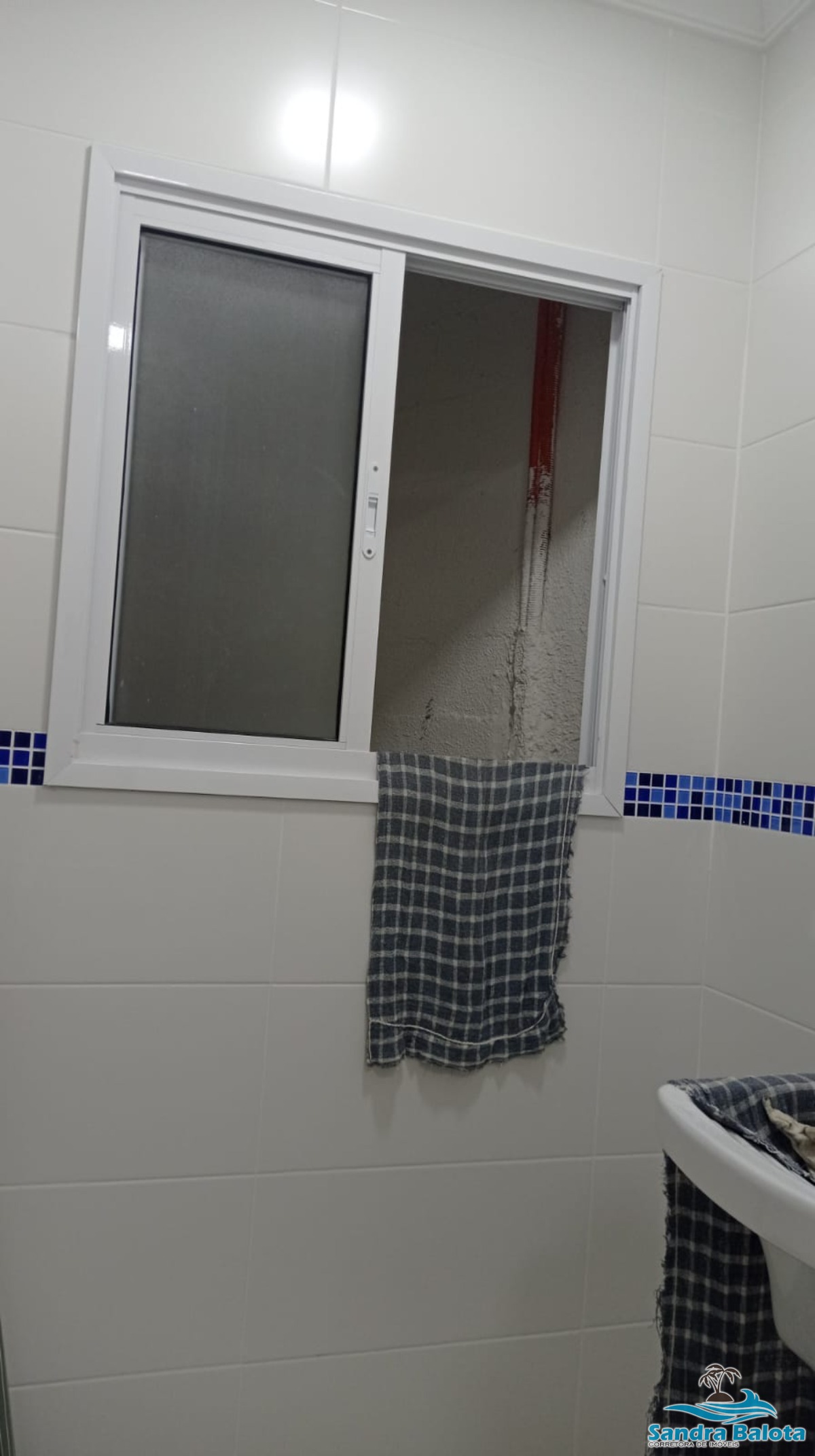 Apartamento de 2 dormitórios sendo 1 suíte a 300 metros da Praia da Toninhas