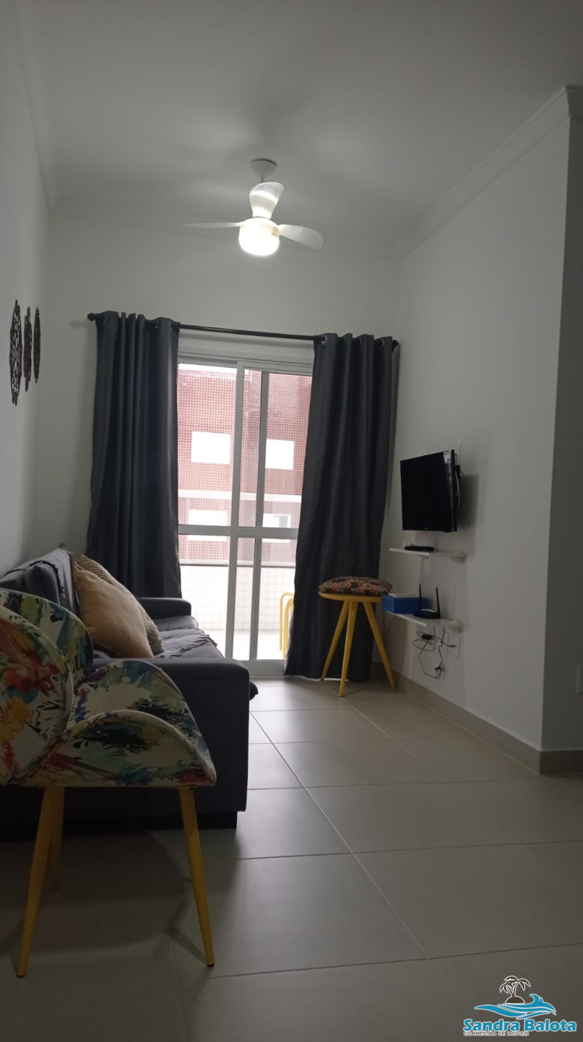 Apartamento de 2 dormitórios sendo 1 suíte a 300 metros da Praia da Toninhas