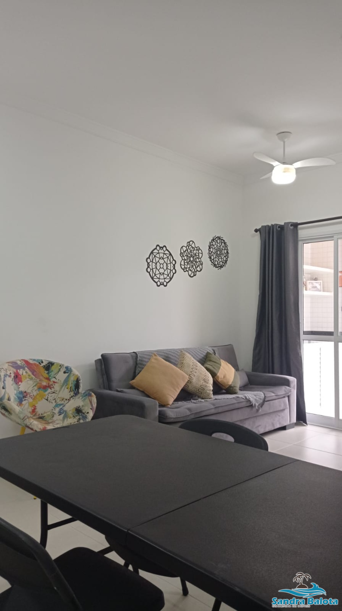 Apartamento de 2 dormitórios sendo 1 suíte a 300 metros da Praia da Toninhas