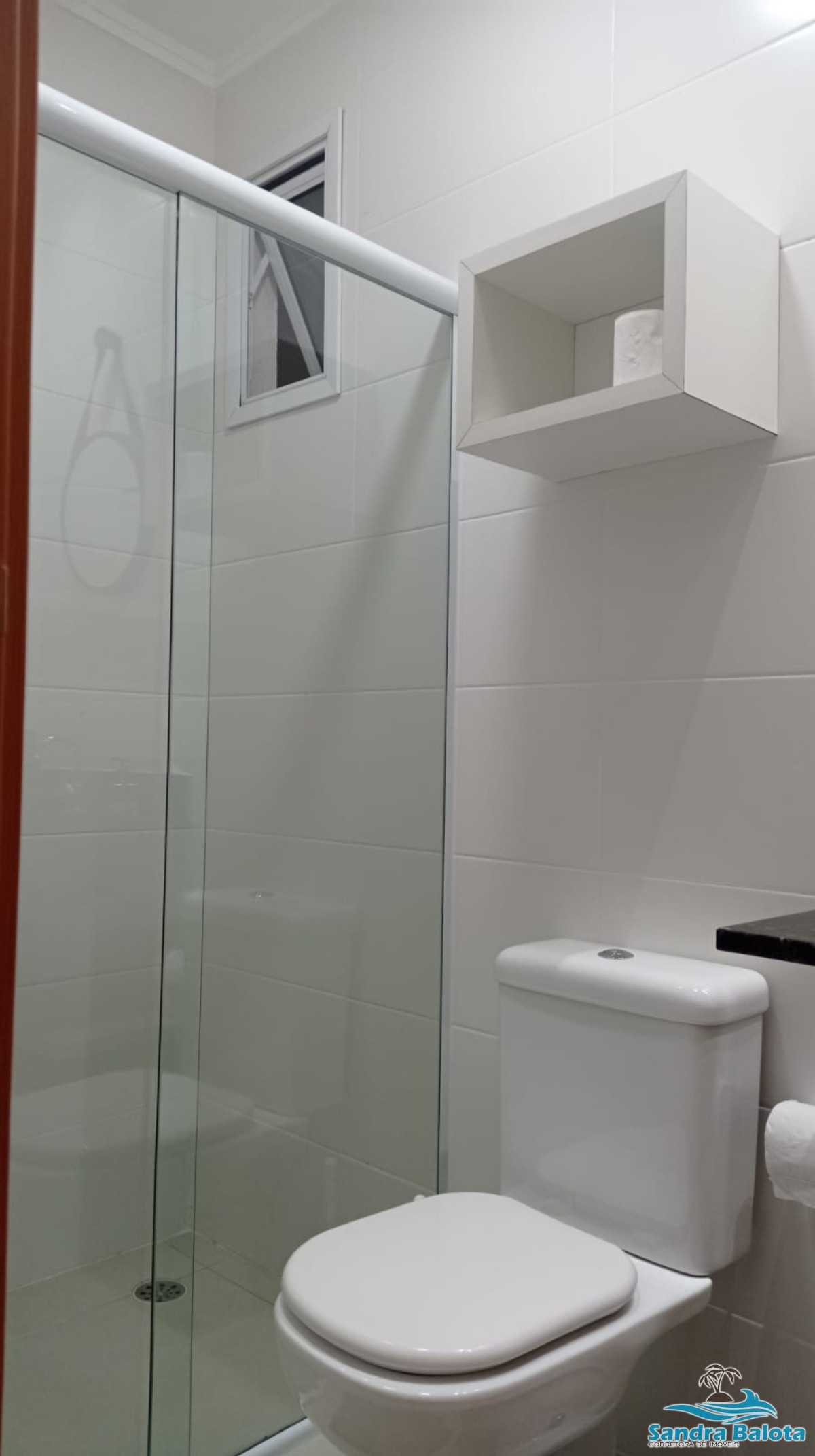Apartamento de 2 dormitórios sendo 1 suíte a 300 metros da Praia da Toninhas
