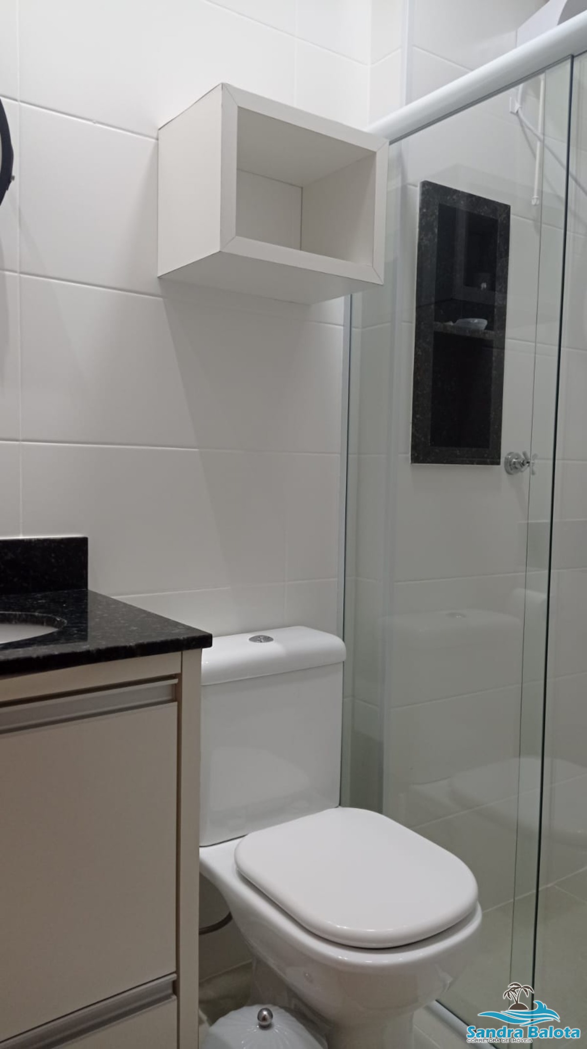 Apartamento de 2 dormitórios sendo 1 suíte a 300 metros da Praia da Toninhas