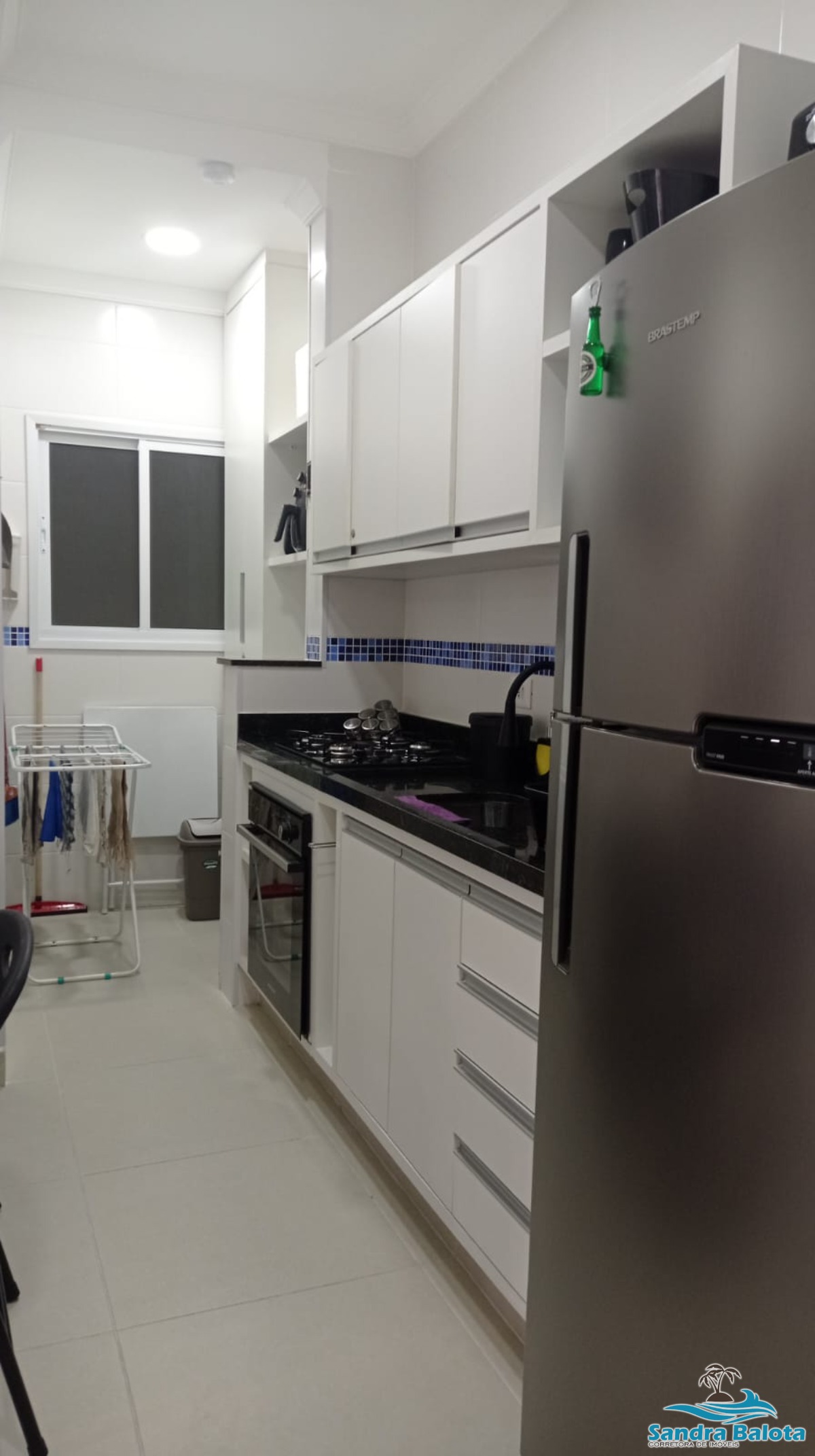 Apartamento de 2 dormitórios sendo 1 suíte a 300 metros da Praia da Toninhas
