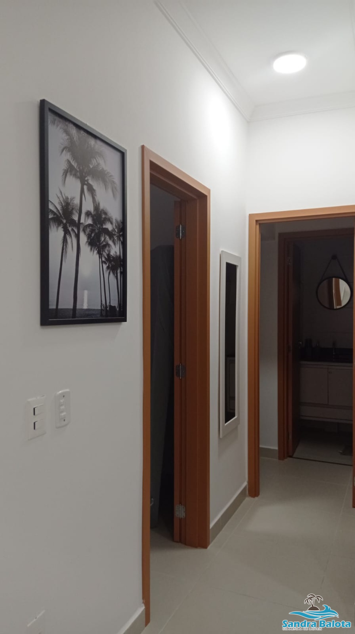 Apartamento de 2 dormitórios sendo 1 suíte a 300 metros da Praia da Toninhas