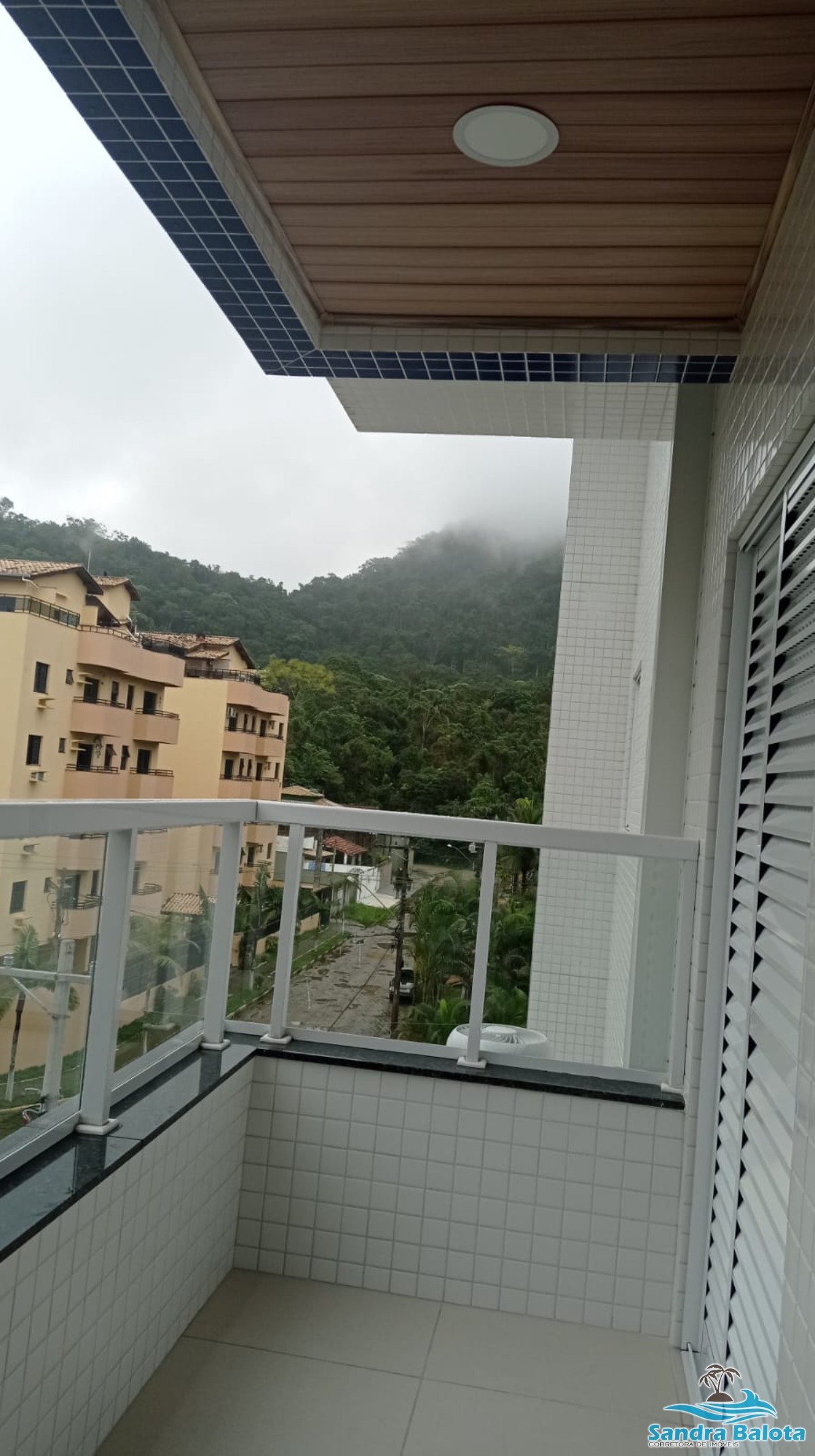 Apartamento de 2 dormitórios sendo 1 suíte a 300 metros da Praia da Toninhas