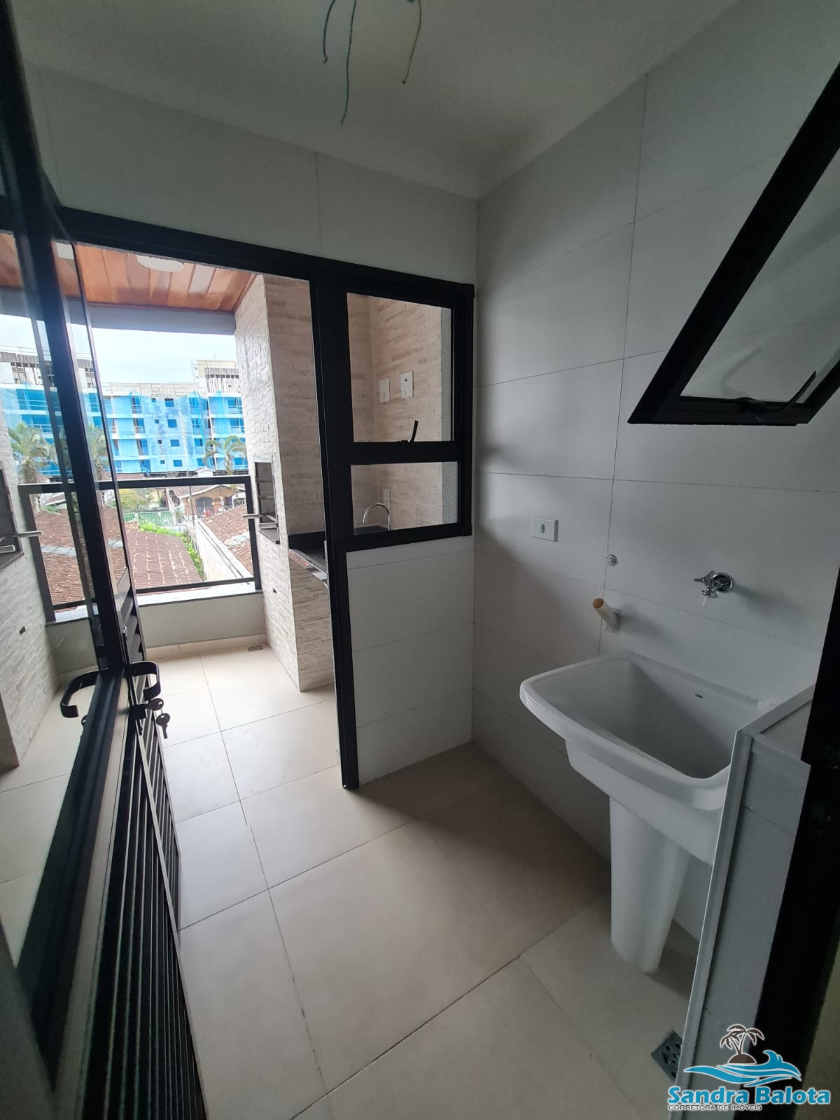 Apartamento novo à 200 metros da orla do Itaguá
