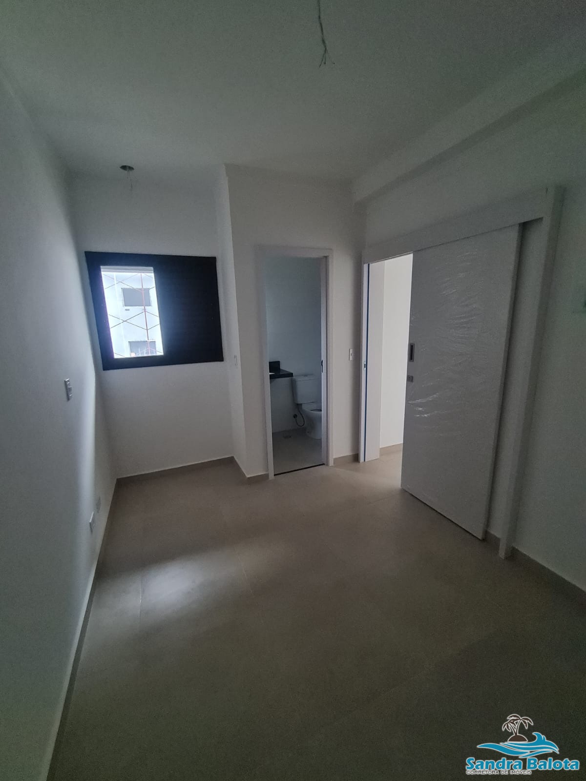 Apartamento novo à 200 metros da orla do Itaguá