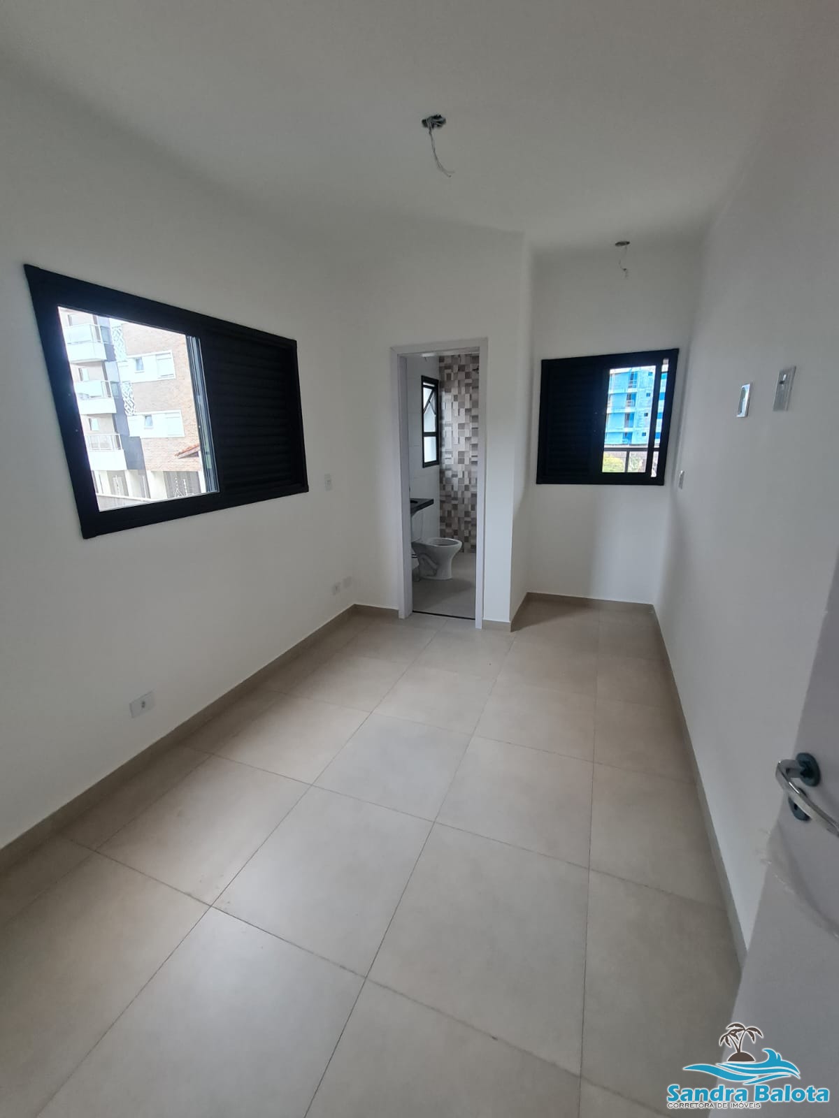Apartamento novo à 200 metros da orla do Itaguá
